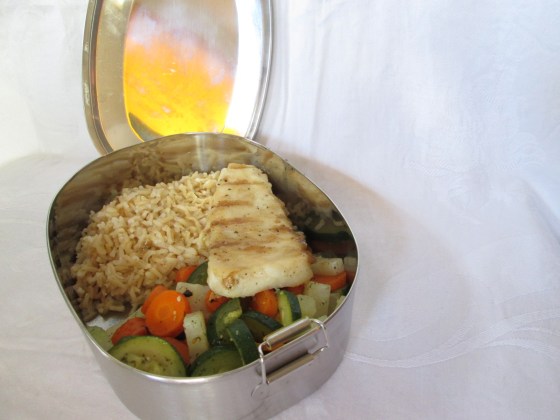 Lunchspiration - Fisch mit braunem Reis und Gemüse